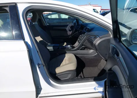 2018 Ford Fusion S z USA, uszkodzony, nr VIN 3FA6P0G72JR167542